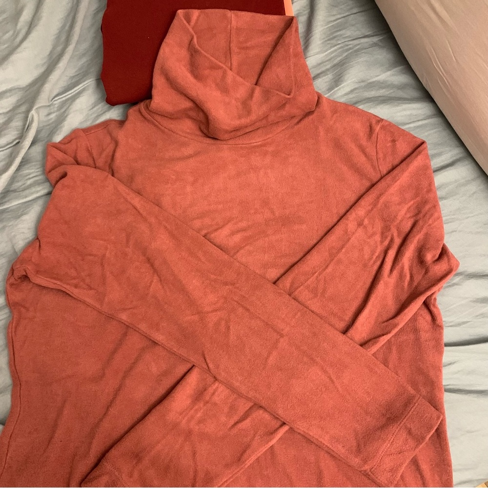 Uniqlo heattech long sleeves turtle neck tee deep copper